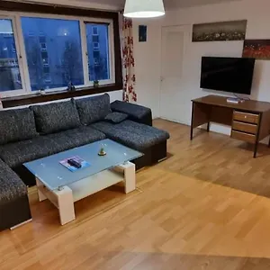 Cosy 2 Bedroom In The Heart Of - Excellent Location Apartment